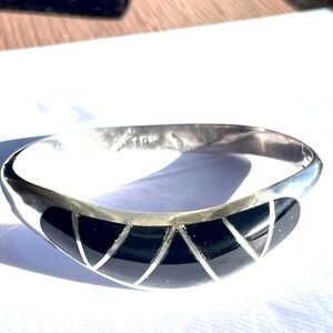 Vintage MCM Taxco Hinged Black Onyx Inlay in 950 Sterling Silver Bracelet